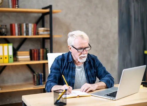 Psicoterapeuta hispanohablante uniéndose al equipo de Sentirem para atender pacientes online